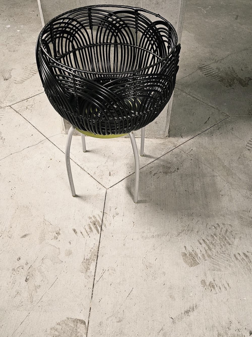 Bix Black Round Shaped Woven Free Standing Multipurpose Home Storage Basket